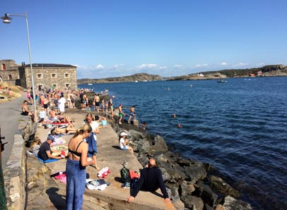 Steinige Badestelle in Marstrand